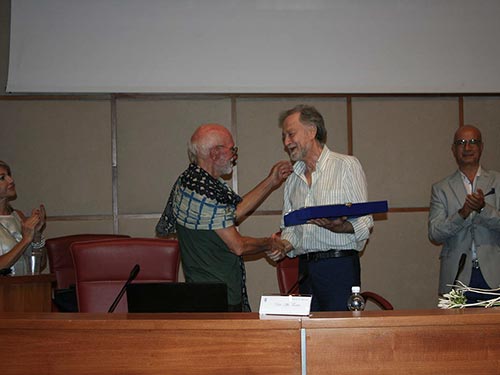 Il Direttore della Scuola Silvio Scarantino consegna il “Premio S. Kneipp 2016” al Professor Franco Berrino
